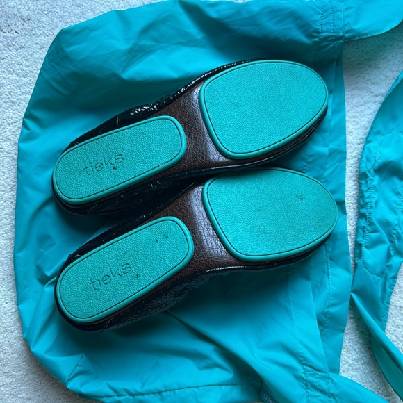 Tieks black patent ballet flats size 9 - Picture 3 of 6